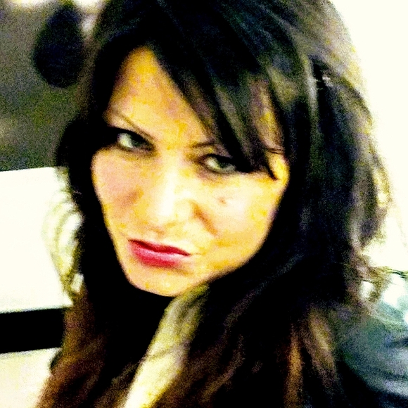 MEET YOUR POSHER, MONIQUE! - Picture 1 of 1